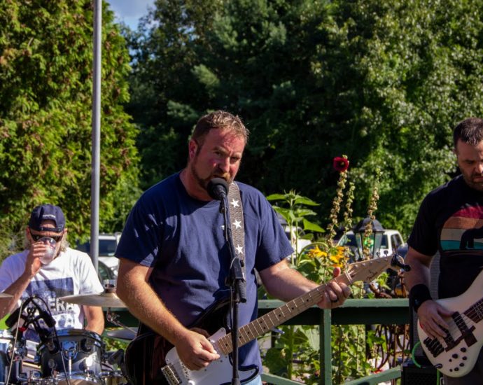 Sunset Grin - Rock and Tacos at Nanola - Malta, NY - 8/13/22 (Photo by Kylie Spinelli)