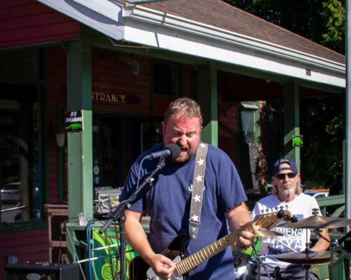 Sunset Grin - Rock and Tacos at Nanola - Malta, NY - 8/13/22 (Photo by Kylie Spinelli)