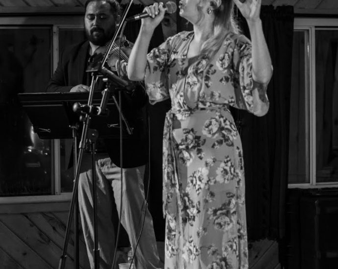 Robyn Adele Anderson - Sherman's Park, Caroga Lake, NY - 8/23/22 (Photo by Kylie Spinelli - IG: @growingobserver)