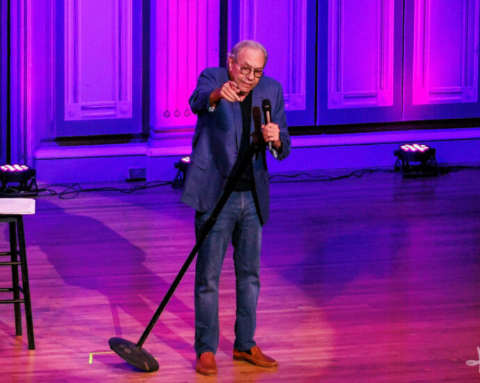 Lewis Black - 11/16/23 - Troy Savings Bank Music Hall, Troy, NY (Photos by Kylie Spinelli for 518scene.com)