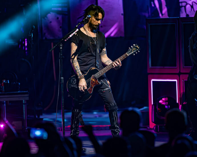 Avril Lavigne - 5/27/25 at SPAC, Saratoga Springs, NY (Photos by Claude Sawyer)