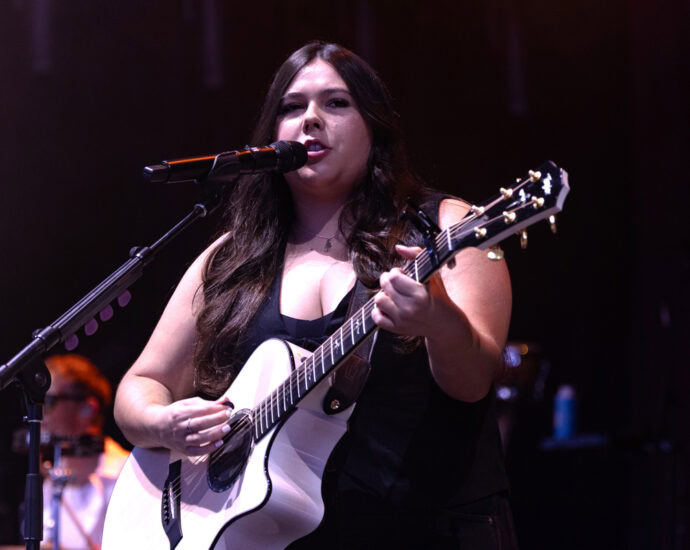 Gigi Perez - 6/21/25 at SPAC, Saratoga Springs, NY (Photos by Mark Kurtzner for 518scene.com)