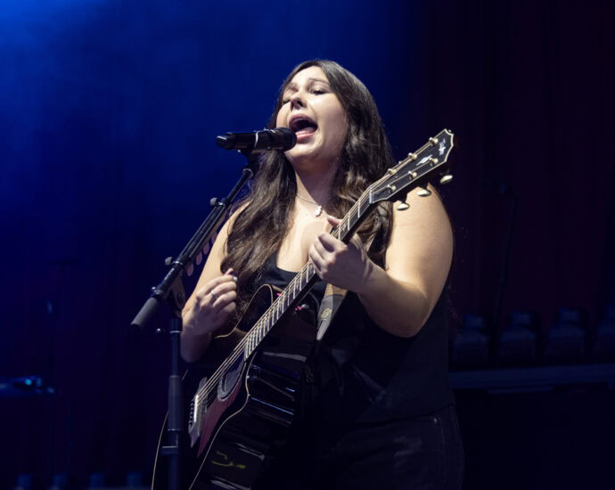 Gigi Perez - 6/21/25 at SPAC, Saratoga Springs, NY (Photos by Mark Kurtzner for 518scene.com)