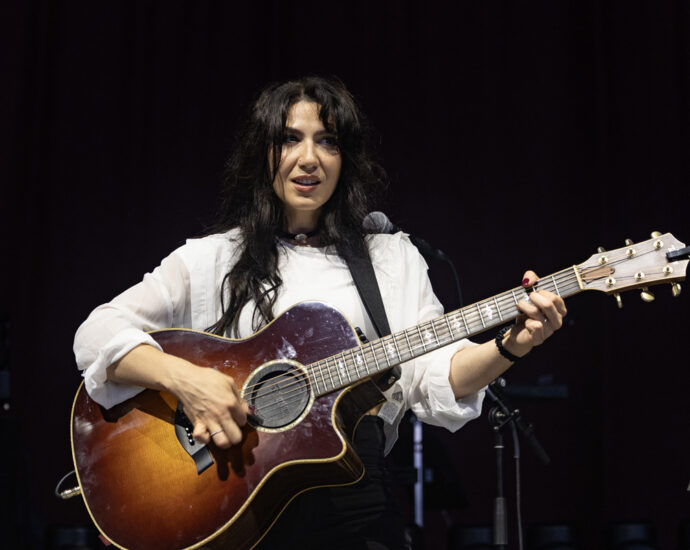 Gigi Perez - 6/21/25 at SPAC, Saratoga Springs, NY (Photos by Mark Kurtzner for 518scene.com)