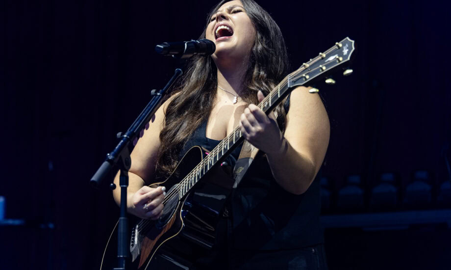 Gigi Perez - 6/21/25 at SPAC, Saratoga Springs, NY (Photos by Mark Kurtzner for 518scene.com)