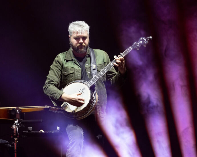 Mumford and Sons - 6/21/25 at SPAC, Saratoga Springs, NY (Photos by Mark Kurtzner for 518scene.com)