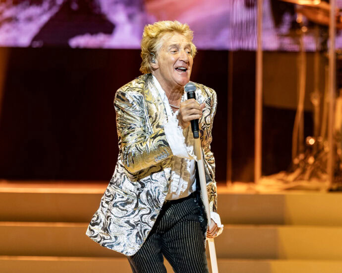 Rod Stewart - 7/15/25 at SPAC, Saratoga Springs, NY (Photos by Mark Kurtzner for 518scene.com)