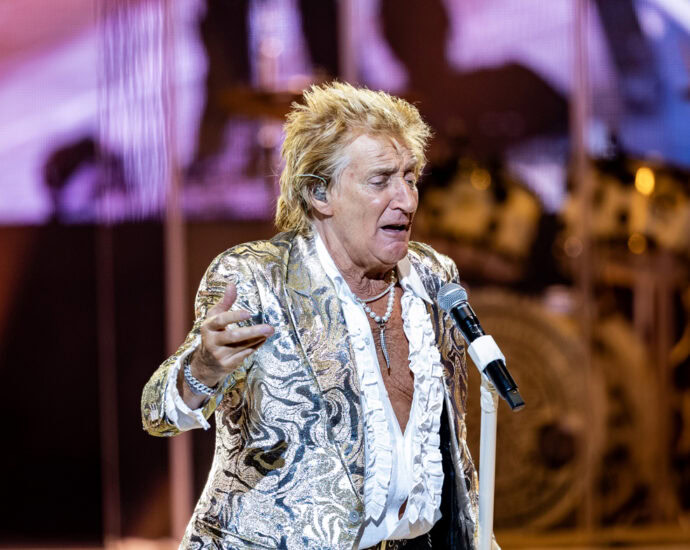 Rod Stewart - 7/15/25 at SPAC, Saratoga Springs, NY (Photos by Mark Kurtzner for 518scene.com)