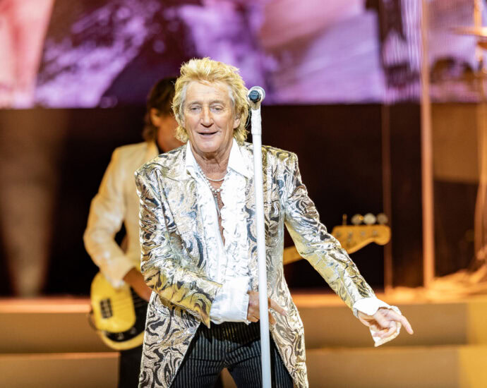 Rod Stewart - 7/15/25 at SPAC, Saratoga Springs, NY (Photos by Mark Kurtzner for 518scene.com)