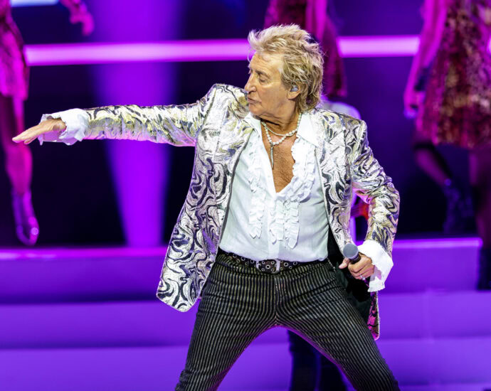 Rod Stewart - 7/15/25 at SPAC, Saratoga Springs, NY (Photos by Mark Kurtzner for 518scene.com)