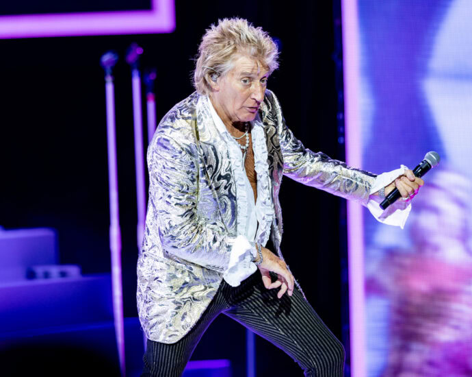 Rod Stewart - 7/15/25 at SPAC, Saratoga Springs, NY (Photos by Mark Kurtzner for 518scene.com)