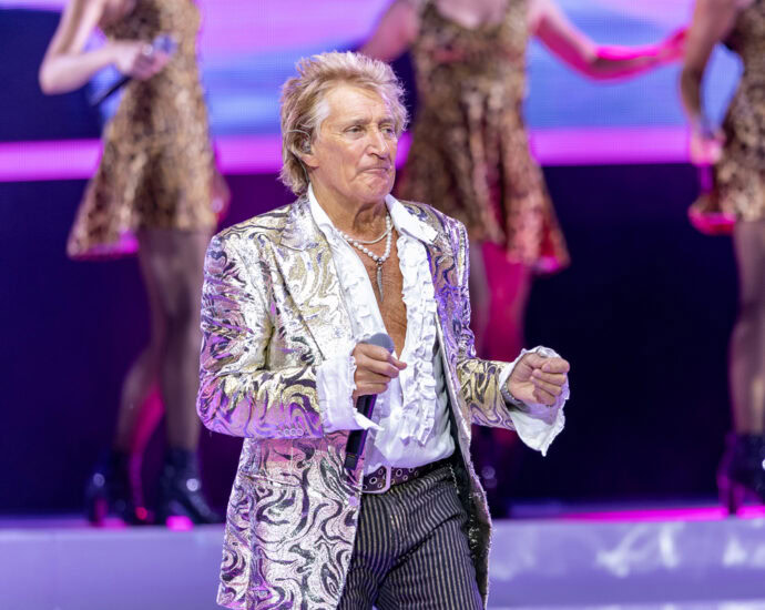 Rod Stewart - 7/15/25 at SPAC, Saratoga Springs, NY (Photos by Mark Kurtzner for 518scene.com)