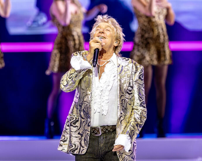 Rod Stewart - 7/15/25 at SPAC, Saratoga Springs, NY (Photos by Mark Kurtzner for 518scene.com)