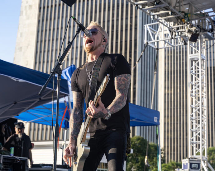 Lit - 7/23/25 at Empire State Plaza, Albany, NY (Photos by Mark Kurtzner for 518scene.com)