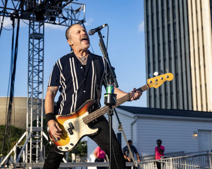 Lit - 7/23/25 at Empire State Plaza, Albany, NY (Photos by Mark Kurtzner for 518scene.com)