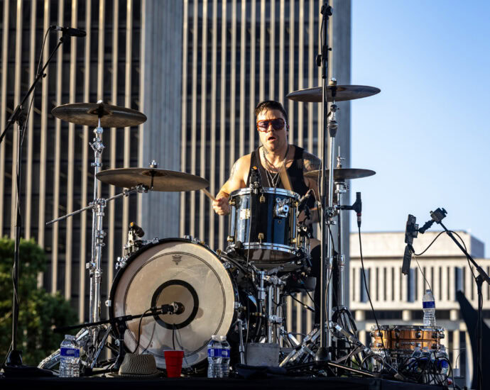 Lit - 7/23/25 at Empire State Plaza, Albany, NY (Photos by Mark Kurtzner for 518scene.com)