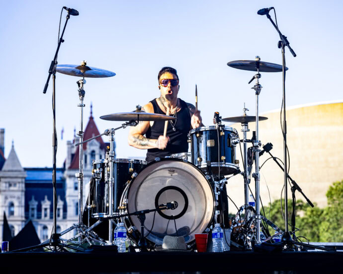 Lit - 7/23/25 at Empire State Plaza, Albany, NY (Photos by Mark Kurtzner for 518scene.com)