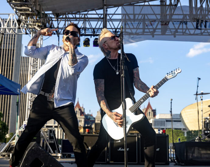 Lit - 7/23/25 at Empire State Plaza, Albany, NY (Photos by Mark Kurtzner for 518scene.com)