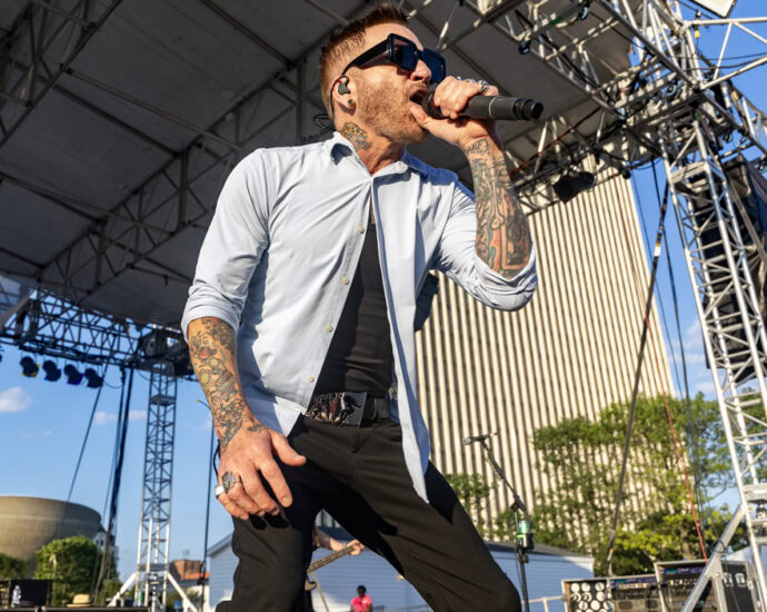 Lit - 7/23/25 at Empire State Plaza, Albany, NY (Photos by Mark Kurtzner for 518scene.com)