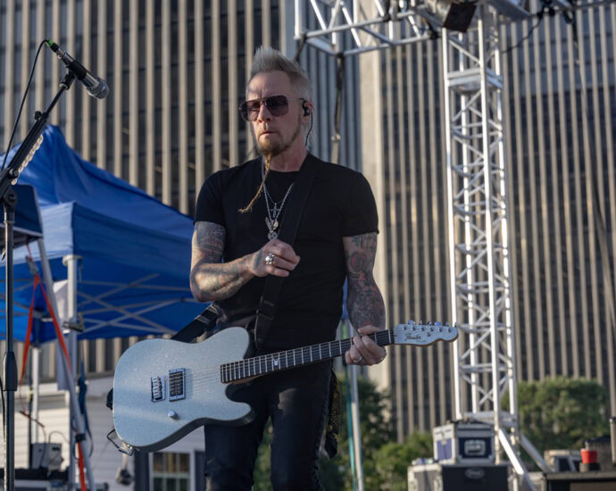 Lit - 7/23/25 at Empire State Plaza, Albany, NY (Photos by Mark Kurtzner for 518scene.com)