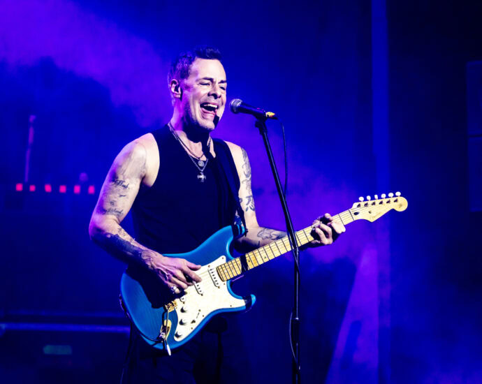 Richie Kotzen - 11/13/25 at Cohoes Music Hall, Cohoes, NY (Photos by Mark Kurtzner for 518scene.com)