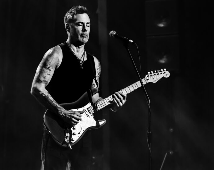 Richie Kotzen - 11/13/25 at Cohoes Music Hall, Cohoes, NY (Photos by Mark Kurtzner for 518scene.com)